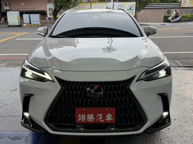 2025NX200豪華版一手車原板件原廠保養原廠保固中公里數保證只跑4000多公里  第3張相片