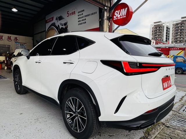 2025NX200豪華版一手車原板件原廠保養原廠保固中公里數保證只跑4000多公里  第9張相片