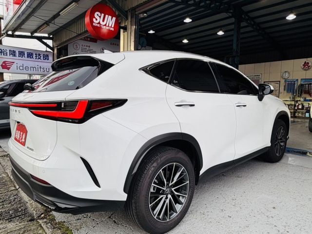 2025NX200豪華版一手車原板件原廠保養原廠保固中公里數保證只跑4000多公里  第10張相片