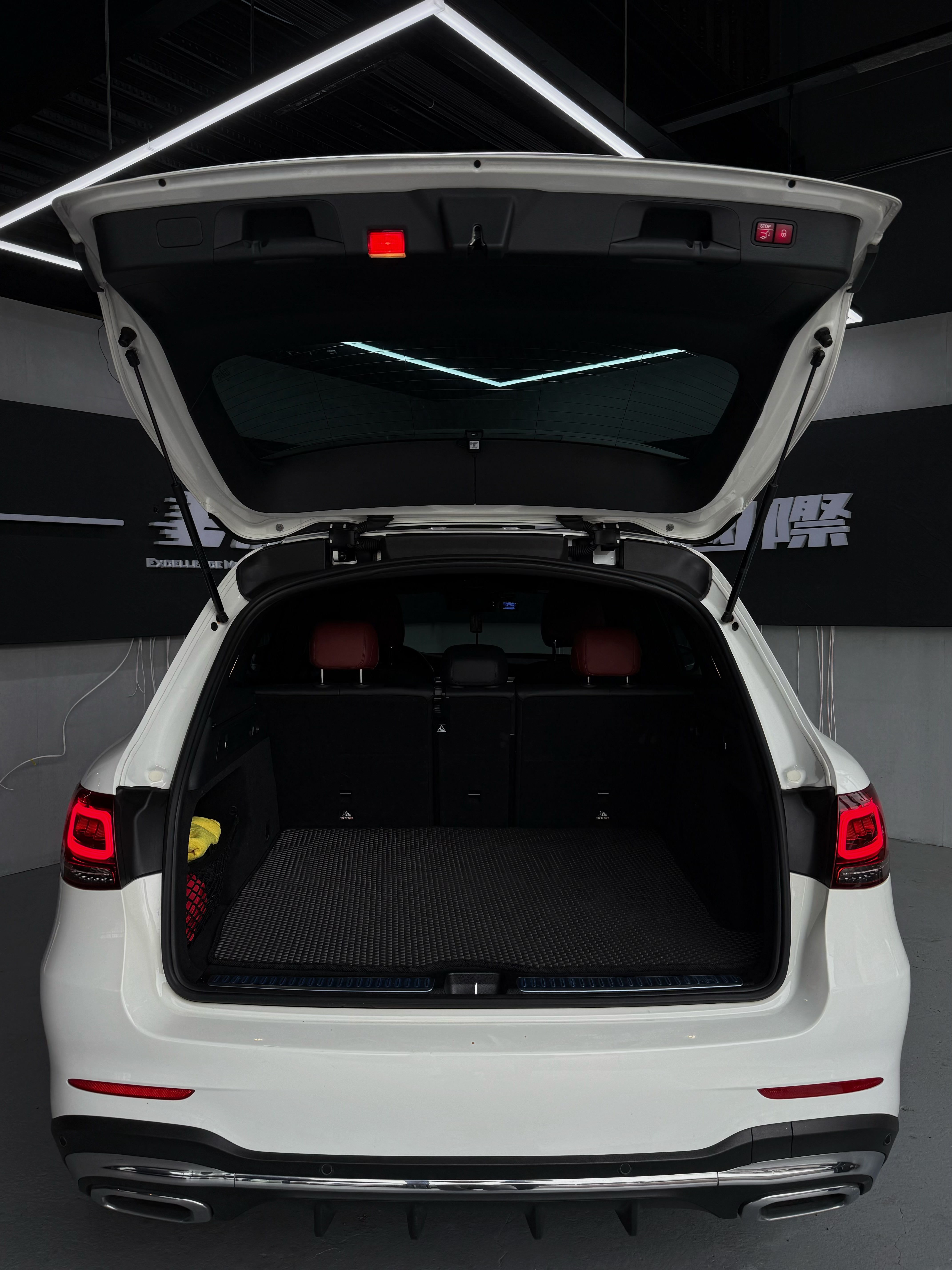 2020 Mercedes-Benz GLC 200｜23P智慧駕駛｜質感白  第5張相片