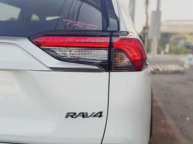 TOYOTA豐田 RAV4  第3張相片