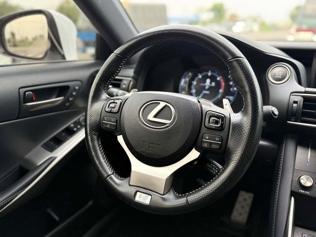 LEXUS凌志 IS 300  第7張相片