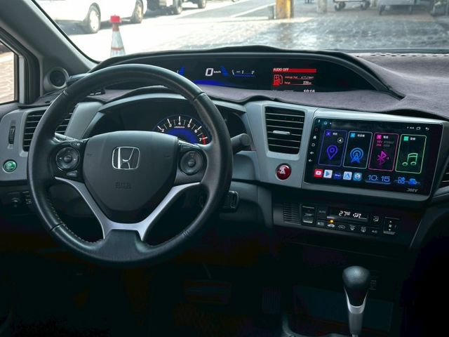 2014 CIVIC K14 熱門年輕人代步車 來電詢問更優惠  第3張相片