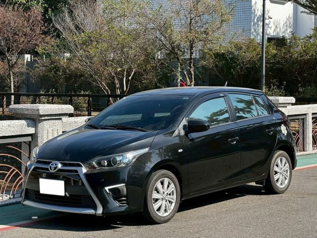 2015 YARIS 熱門代步小車 原版件 免疲勞 來電詢問更優惠  第1張相片