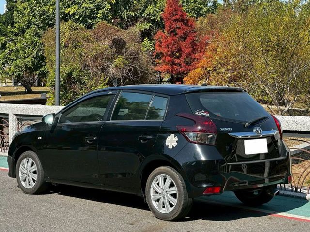 2015 YARIS 熱門代步小車 原版件 免疲勞 來電詢問更優惠  第2張相片