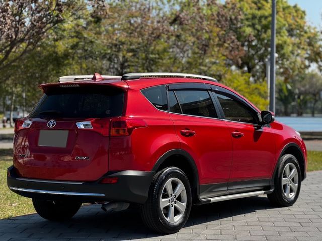 2015 TOYOTA RAV4 里程僅4.6萬 原鈑件 輪胎剛換新  第2張相片