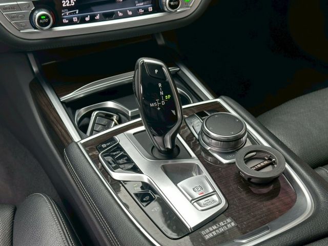 BMW 730I 車況很好 不怕你看 喜歡好談  第7張相片