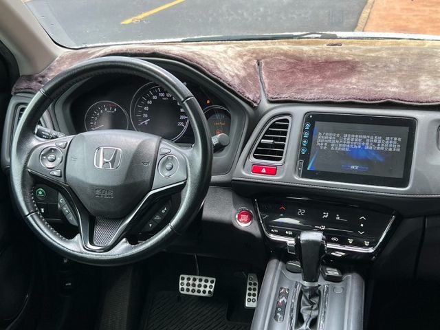 2017 Honda HR-V S版｜原鈑件｜LED 頭燈｜耐操好養．都會休旅｜39 萬  第3張相片