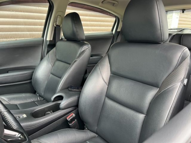 2017 Honda HR-V S版｜原鈑件｜LED 頭燈｜耐操好養．都會休旅｜39 萬  第4張相片
