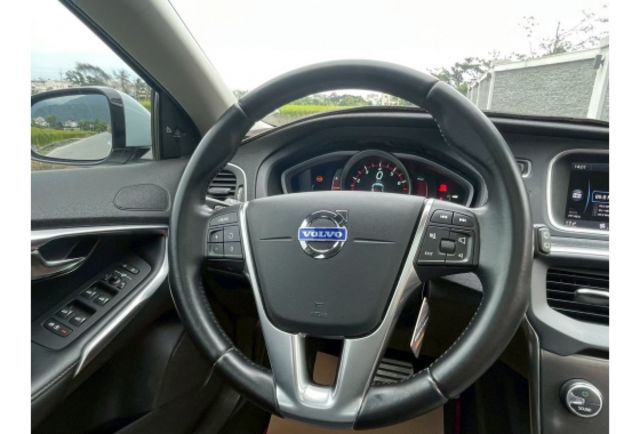 Volvo V40  第7張相片
