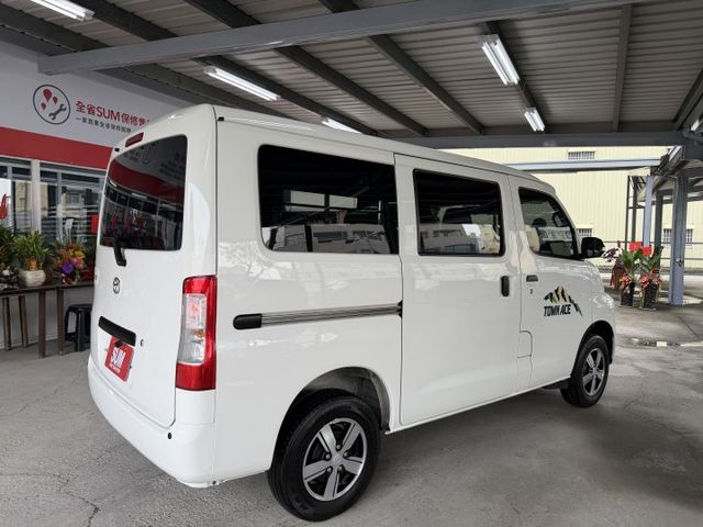 自排廂型車 TSS車型 主動式自動煞停、 循跡防滑、車道偏移  第2張相片