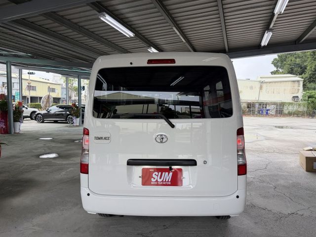 自排廂型車 TSS車型 主動式自動煞停、 循跡防滑、車道偏移  第4張相片