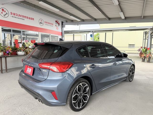 都市小鋼炮、俐落五門掀背車、跟車系統、手機無線充電盤、APPLE CARPLAY  第2張相片