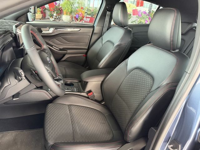 都市小鋼炮、俐落五門掀背車、跟車系統、手機無線充電盤、APPLE CARPLAY  第6張相片