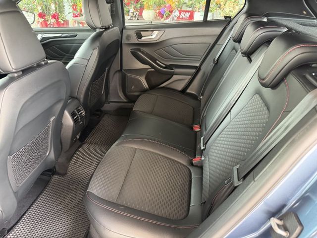 都市小鋼炮、俐落五門掀背車、跟車系統、手機無線充電盤、APPLE CARPLAY  第7張相片
