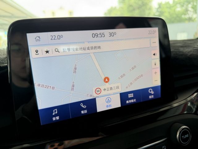 都市小鋼炮、俐落五門掀背車、跟車系統、手機無線充電盤、APPLE CARPLAY  第11張相片