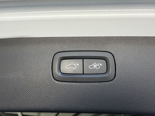 家庭七人座、全車原版件、全景天窗、環景系統、盲點偵測、定速巡航、記憶座椅  第15張相片
