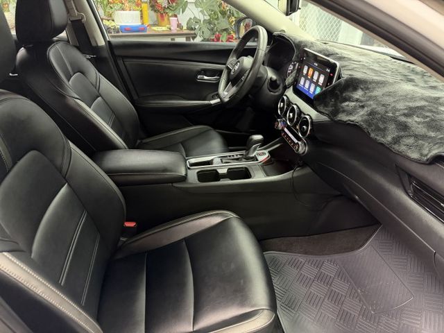 自動跟車系統、環景系統、盲點偵測、定速巡航 車道偏離警示、Appel CarPlay  第11張相片