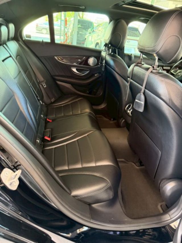 C300AMG~ 改C43樣式～雙電動椅、摸門、盲點、車道偏移警示、天窗  第11張相片