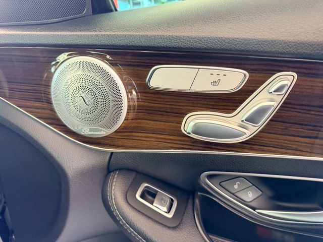 C300AMG~ 改C43樣式～雙電動椅、摸門、盲點、車道偏移警示、天窗  第15張相片