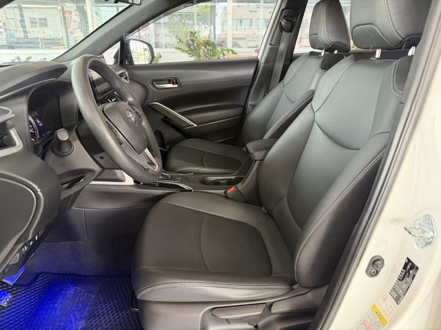 倒車顯影、IKEY免鑰匙、定速巡航、方向盤快控、自動煞停、車道偏離警示  第9張相片