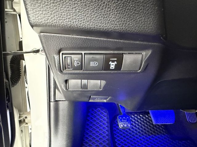 倒車顯影、IKEY免鑰匙、定速巡航、方向盤快控、自動煞停、車道偏離警示  第16張相片