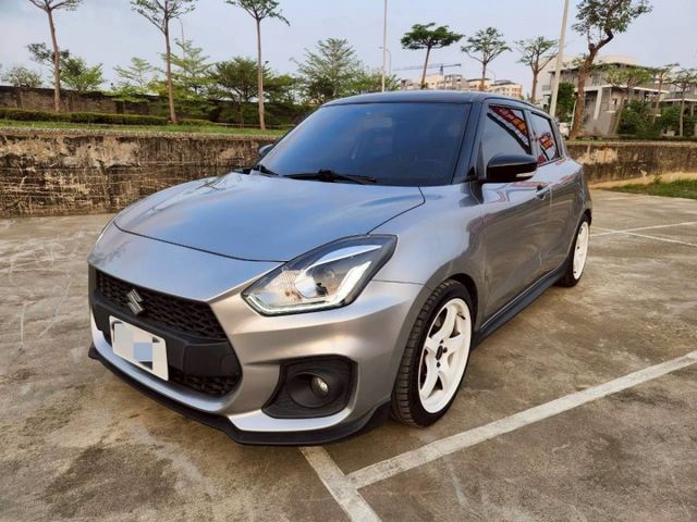 1.0省油省稅金 五門掀背車 都會小車 渦輪 I-KEY免鑰匙 一鍵啟動 定速系統 恆溫空調 安卓導航主機 倒車顯影  第1張相片