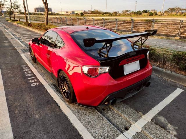 TOYOTA 86 經典前置後驅小跑車 200匹馬力 I-KEY免鑰匙 摸門感應 一鍵啟動  第2張相片