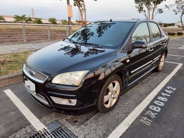 FORD FOCUS 1.8 代步車 認證車 原鈑件 四門轎車 便宜代步車 轎車 新手 代步  第1張相片