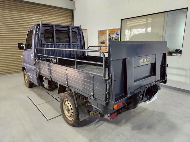 原鈑件 自排小貨車 電動升降斗 ABS防鎖死 循跡防滑 定速系統 升降斗 倒車顯影  第2張相片
