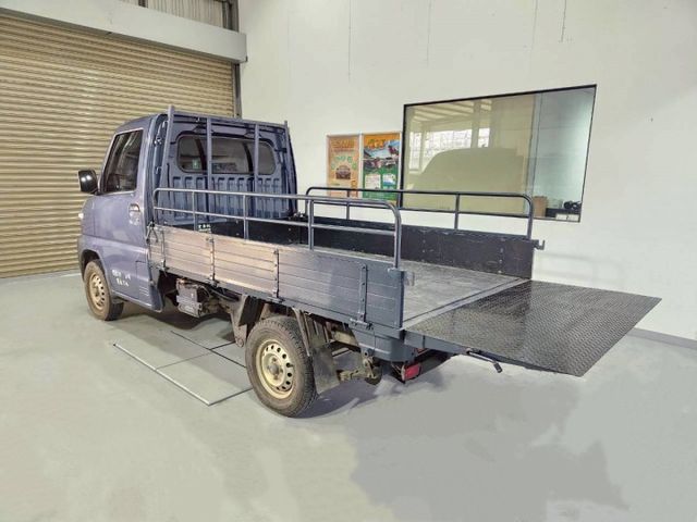 原鈑件 自排小貨車 電動升降斗 ABS防鎖死 循跡防滑 定速系統 升降斗 倒車顯影  第4張相片