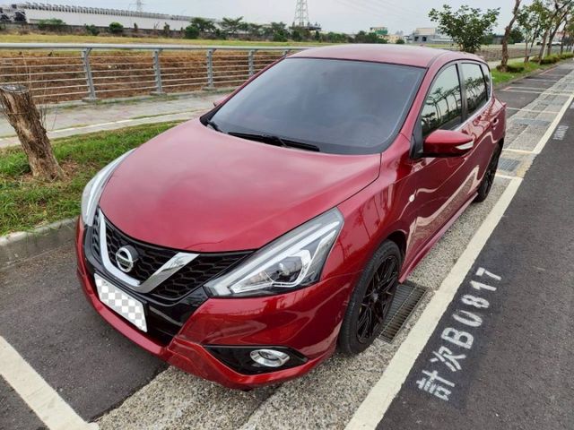 五門掀背車 魔術大空間 I-KEY免鑰匙 一鍵啟動 定速系統 音響快撥 摸門 導航主機 倒車顯影  第1張相片