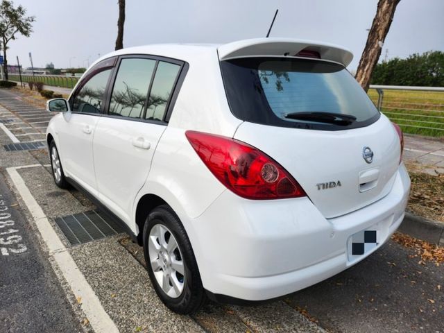 TIIDA 便宜代步車 五門掀背車 恆溫空調 五門小車 都會小車 新手 買菜 通勤  第2張相片