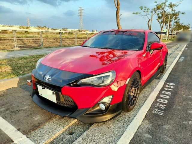 TOYOTA 86 經典前置後驅小跑車 200匹馬力 I-KEY免鑰匙 摸門感應 一鍵啟動  第1張相片