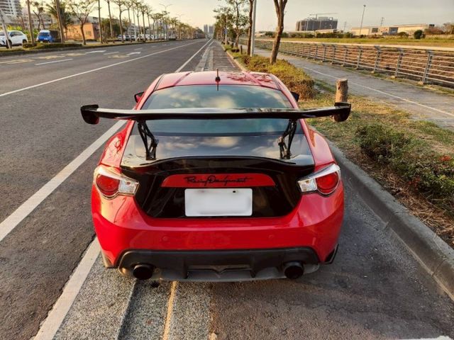 TOYOTA 86 經典前置後驅小跑車 200匹馬力 I-KEY免鑰匙 摸門感應 一鍵啟動  第4張相片
