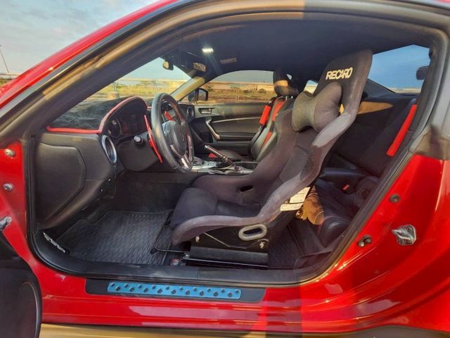 TOYOTA 86 經典前置後驅小跑車 200匹馬力 I-KEY免鑰匙 摸門感應 一鍵啟動  第5張相片