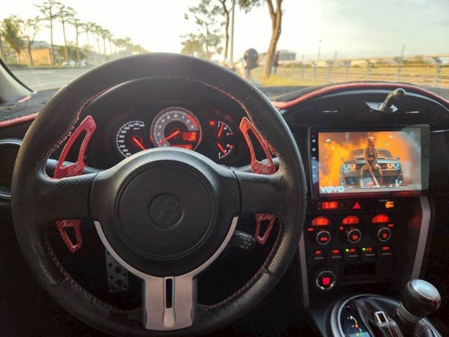 TOYOTA 86 經典前置後驅小跑車 200匹馬力 I-KEY免鑰匙 摸門感應 一鍵啟動  第7張相片
