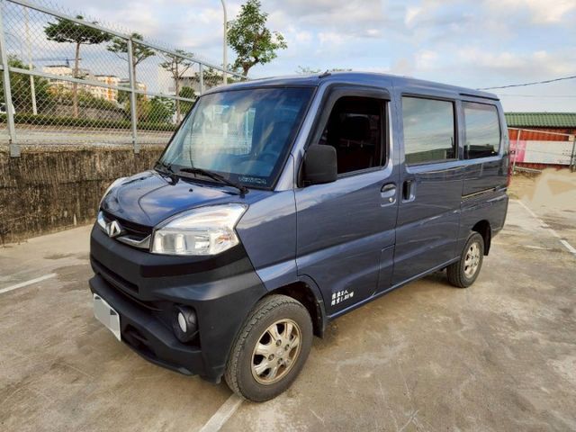 A180 稀有自排 廂型車 五門掀背車 貨車 定速系統 循跡防滑 ABS防鎖死 盲點偵測  第1張相片