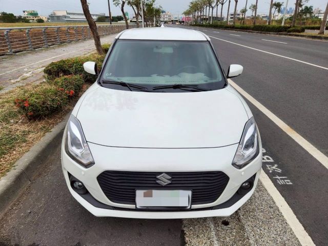 1.0省油省稅金 五門掀背車 都會小車 渦輪 I-KEY免鑰匙 一鍵啟動 定速系統 恆溫空調 安卓導航主機 倒車顯影  第4張相片