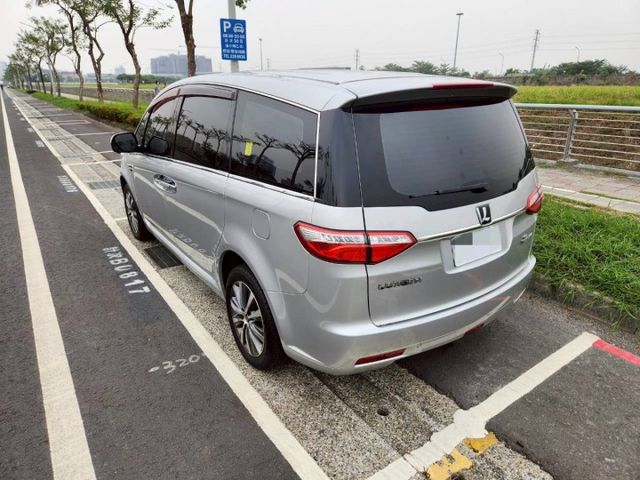 M7 TURBO 七人座 I-KEY免鑰匙 一鍵啟動 恆溫空調 循跡防滑 電動滑門 環景系統  第3張相片