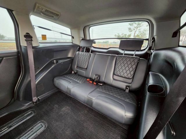 M7 TURBO 七人座 I-KEY免鑰匙 一鍵啟動 恆溫空調 循跡防滑 電動滑門 環景系統  第6張相片
