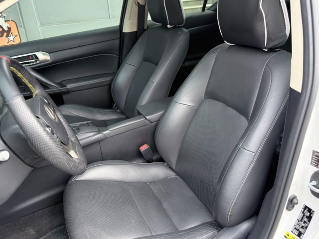 Lexus CT200H  第1張相片