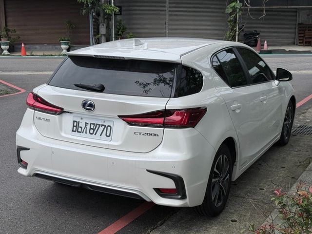 Lexus CT200H  第8張相片