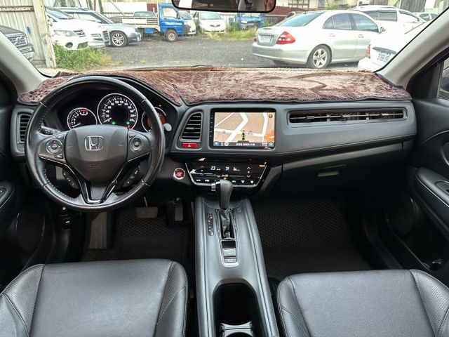 出清優惠~18年HONDA HRV 1.8 頂級S版 升級安卓機全車原鈑件  第8張相片