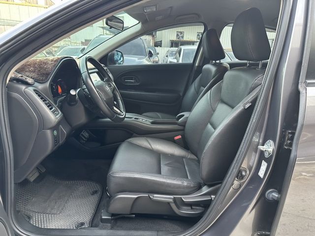 出清優惠~18年HONDA HRV 1.8 頂級S版 升級安卓機全車原鈑件  第9張相片