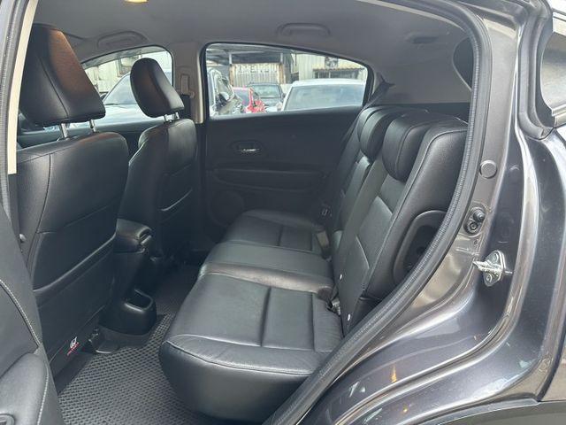 出清優惠~18年HONDA HRV 1.8 頂級S版 升級安卓機全車原鈑件  第10張相片