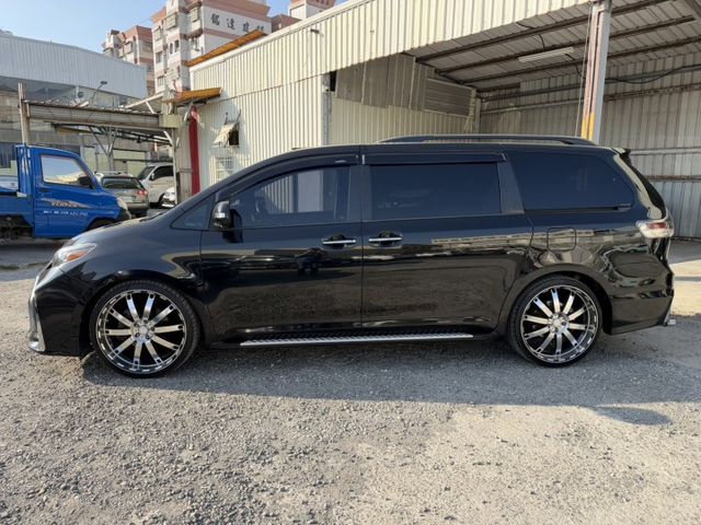 16年SIENNA 3.5 SE八人座升級LM空力套件 安卓主機  第4張相片