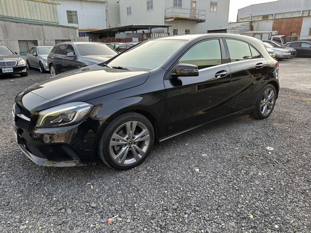 18年式BENZ A180五門掀背小鋼砲 全車原鈑件  第1張相片