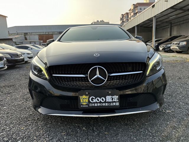 18年式BENZ A180五門掀背小鋼砲 全車原鈑件  第2張相片