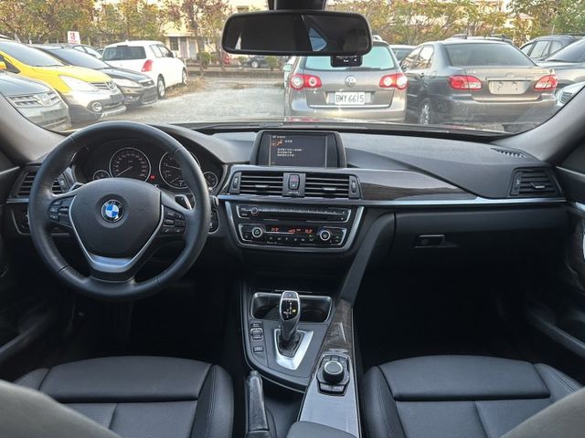 14年BMW 320GT跑旅 總代理 全車原鈑件  第9張相片